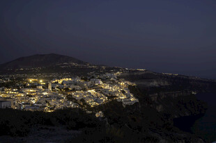 圣托里尼夜景俯瞰图