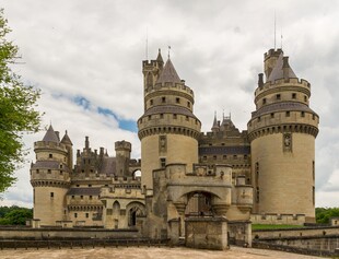 中世纪风格城堡建筑景观