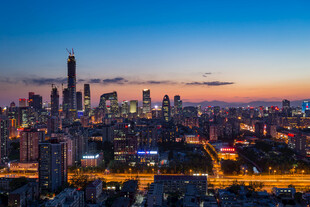 城市璀璨夜景俯瞰图