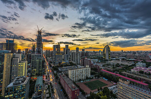 城市黄昏天际线壮丽景观
