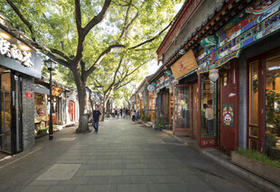 古街小巷的悠闲街景