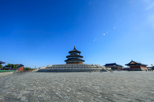 天坛古建筑蓝天映衬之美