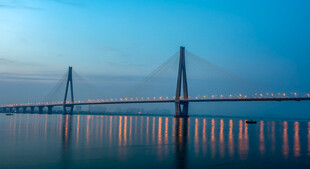 跨海大桥夜景璀璨壮观