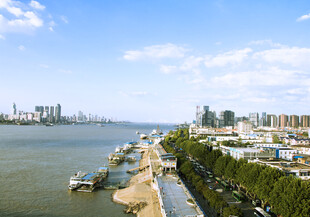 城市河畔风光美景