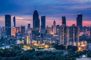 城市黄昏天际线璀璨夜景
