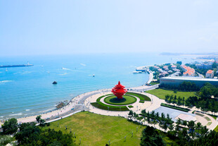 海滨城市景观红色雕塑地标