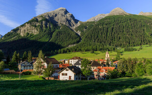 山间小镇美景