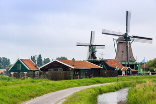 荷兰田园风车小屋美景
