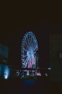 夜晚璀璨摩天轮夜景