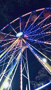 璀璨摩天轮点亮夜空