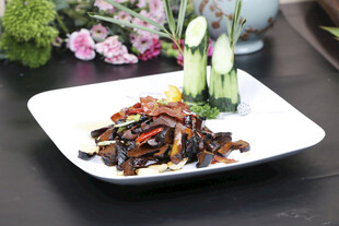 小炒牛肝菌