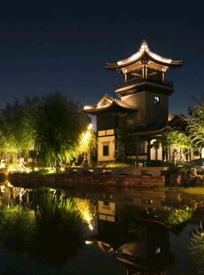 湖畔古亭夜景