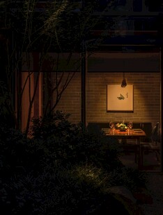 静谧庭院夜景