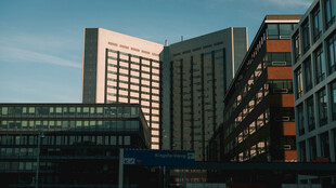城市中的现代建筑群