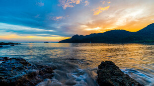 海边绚丽日落美景