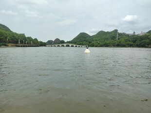 河畔风景