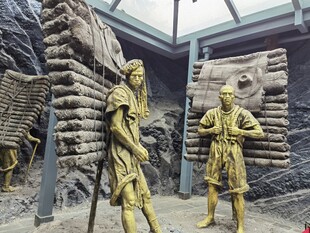 战争场景雕塑展示