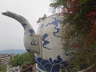 蓝白瓷茶壶景观