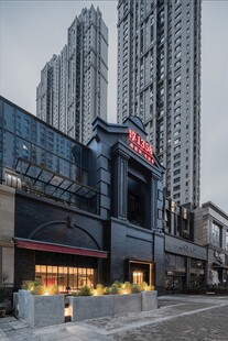 城市商业街的繁华建筑