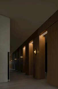 现代建筑走廊灯光夜景