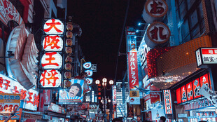 东京繁华街头夜景