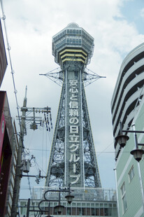 城市中的高耸观景塔