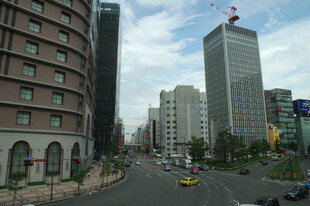 城市街道高楼景象