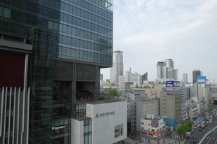都市高楼林立的街景