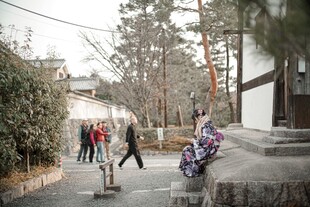日本街道行人漫步景象