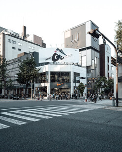 城市街角的现代建筑景观