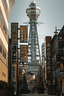 城市中高耸的标志性观景塔