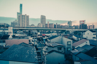 城市新旧建筑对比景观