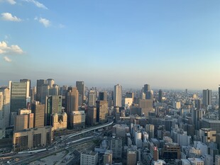 俯瞰繁华都市天际线