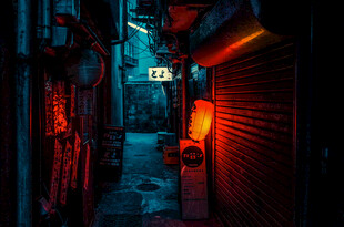暗巷中的暖光