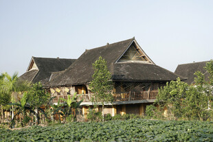 乡村古朴木屋田园风光