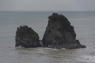 海中双岩