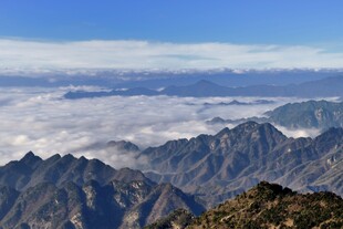 高山云海壮丽景观