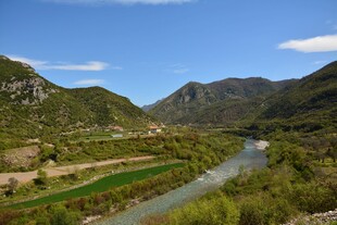山间河流田园美丽风光