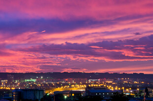 城市绚丽晚霞夜景图