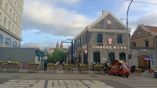欧式街道旁的复古建筑
