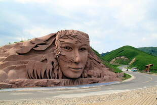 巨大印第安人头像雕塑