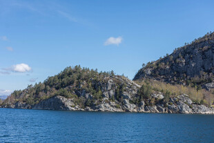湖畔青山美景