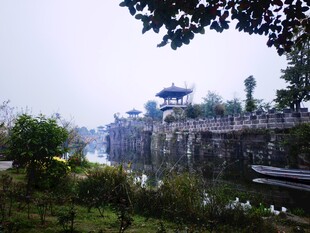 湖畔中式建筑景观