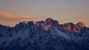 雪山夕照美景