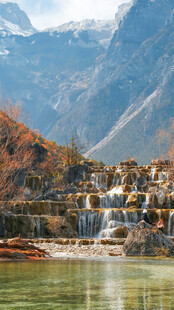 湖畔山村
