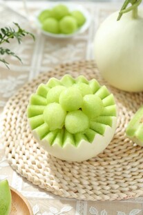 青绿色甜瓜球摆盘欣赏
