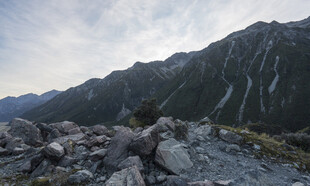山间岩石景观