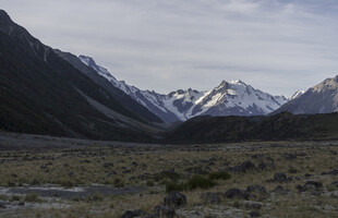壮丽山野雪山风景图