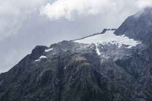 巍峨雪山壮丽景致