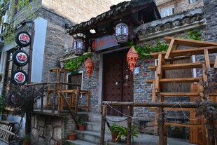 古雅小巷中的特色店铺